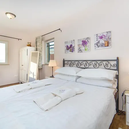 Kremena 72 With Outdoor Swimmingpool Kremena