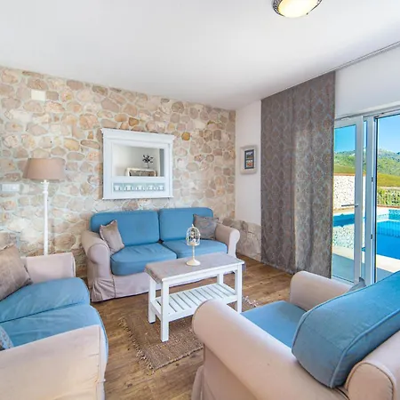 Kremena 72 With Outdoor Swimmingpool Kremena