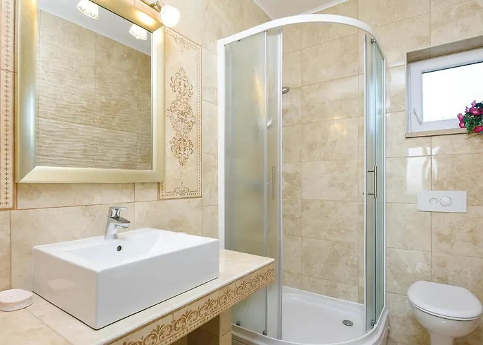 72 With Outdoor Swimmingpool Holiday home