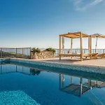 72 With Outdoor Swimmingpool Feriehus Kremena