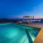 72 With Outdoor Swimmingpool *