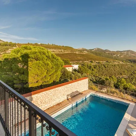 Дом отдыха Kremena 72 With Outdoor Swimmingpool