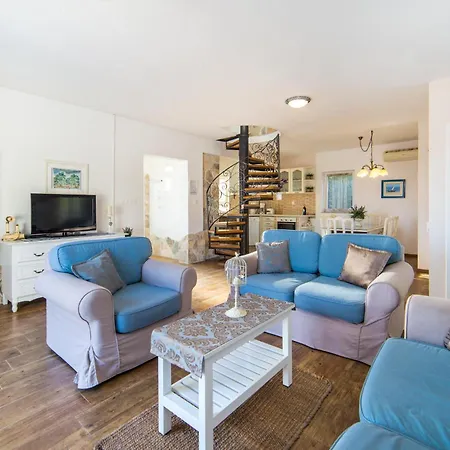 Kremena 72 With Outdoor Swimmingpool Tatil Evi Kremena