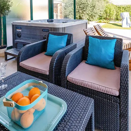 Kremena 72 With Outdoor Swimmingpool Дом отдыха *