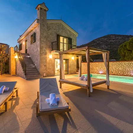 Kremena 72 With Outdoor Swimmingpool *