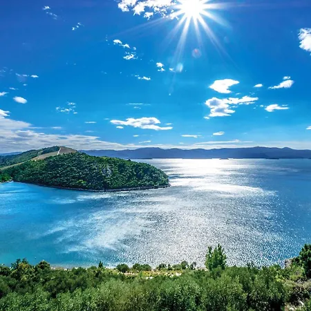 Kremena 72 With Outdoor Swimmingpool Дом отдыха *