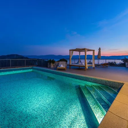 Kremena 72 With Outdoor Swimmingpool *