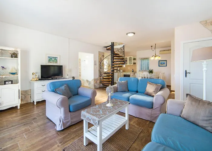 72 With Outdoor Swimmingpool Σπίτι διακοπών Kremena