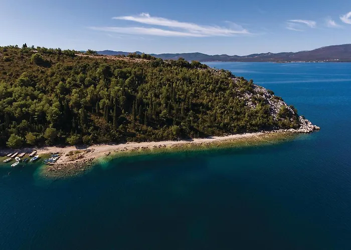 72 With Outdoor Swimmingpool *