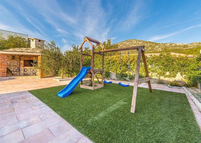 72 With Outdoor Swimmingpool Kremena