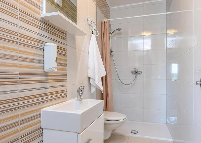 72 With Outdoor Swimmingpool Σπίτι διακοπών *