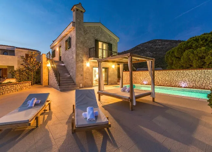 72 With Outdoor Swimmingpool *