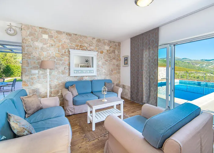 72 With Outdoor Swimmingpool Kremena