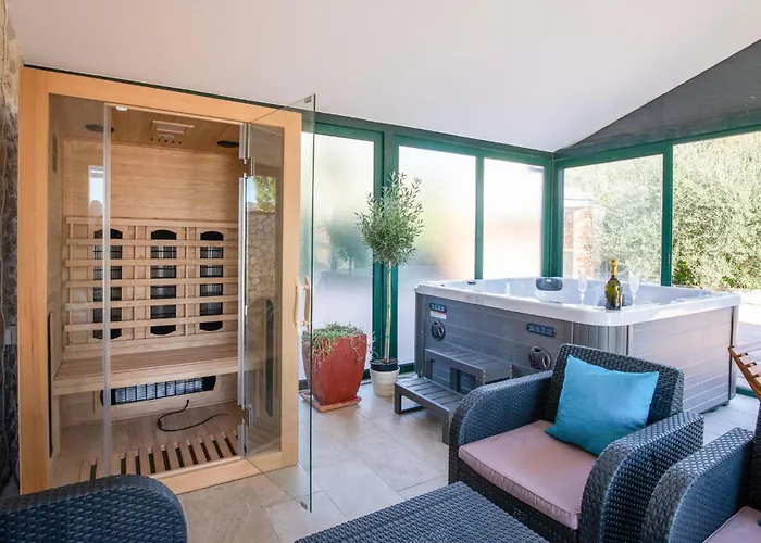 72 With Outdoor Swimmingpool * Kremena