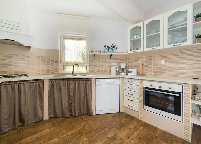 72 With Outdoor Swimmingpool